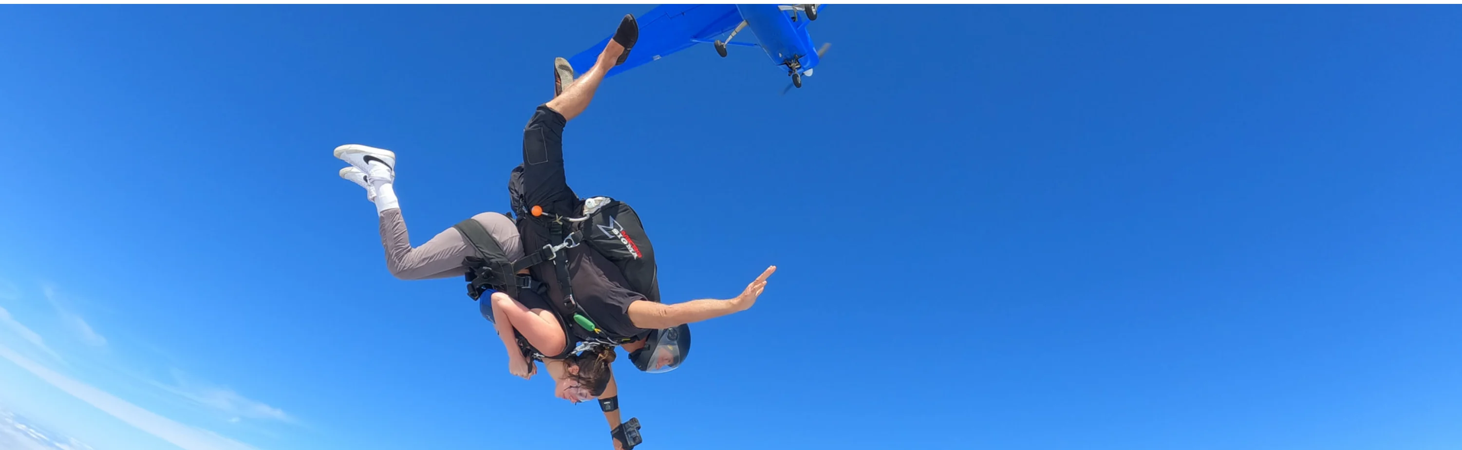 Maui skydiving hero background